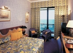Le Meridien Mina Seyahi Hotel room